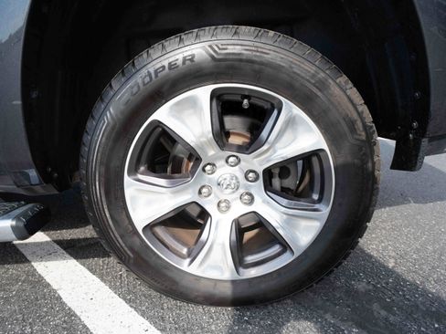 Used 2019 RAM 1500 Laramie image 27