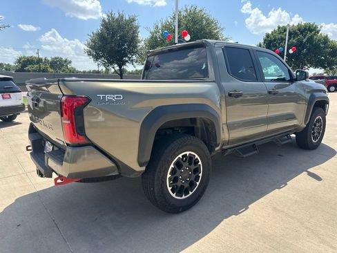 Used 2025 Toyota Tacoma TRD Off-Road AWD/4WD image 11