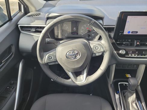 Used 2023 Toyota Corolla Cross LE FWD image 17