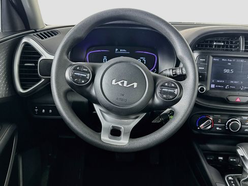 Used 2025 Kia Soul LX w/ LX Technology Package FWD image 18