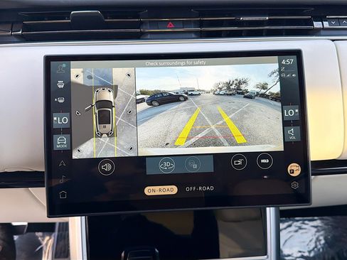 Used 2025 Land Rover Range Rover SE image 35