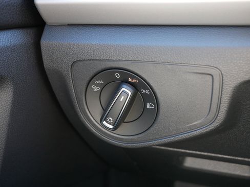 Used 2023 Volkswagen Atlas SE w/ Black Wheel Package image 26