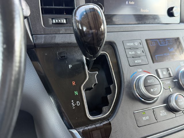 Used 2016 Toyota Sienna XLE FWD image 18