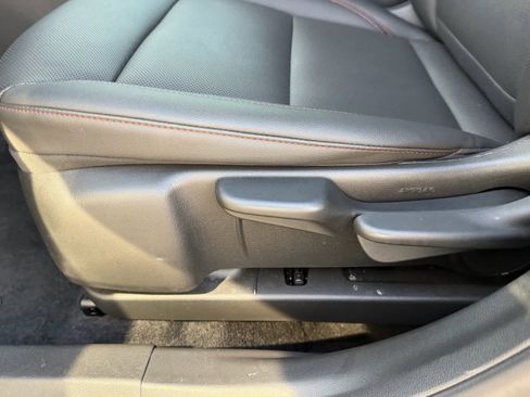 Used 2024 Chevrolet Trax RS w/ Sunroof Package image 18