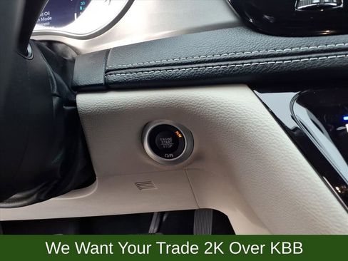 Used 2023 Chrysler Pacifica Touring-L image 16