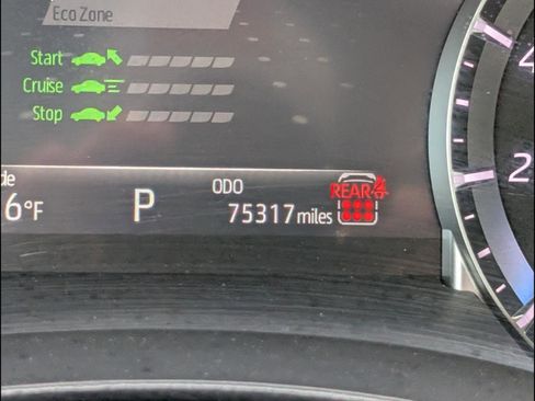 Used 2024 Toyota Highlander LE AWD/4WD image 20