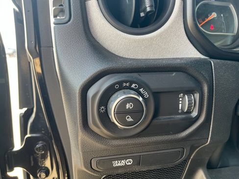Used 2024 Jeep Gladiator Sport AWD/4WD image 11