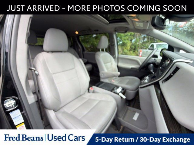 Used 2018 Toyota Sienna XLE w/ XLE Navigation Package AWD/4WD image 17