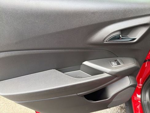 New 2026 Chevrolet Trax LT w/ LT Convenience Package image 32