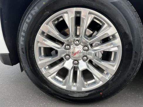 Used 2023 GMC Yukon Denali image 10