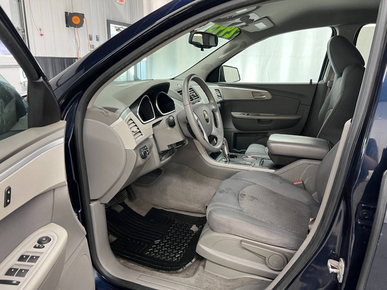 Used 2012 Chevrolet Traverse LS FWD image 7