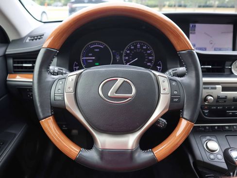 Used 2013 Lexus ES 300h w/ Luxury Pkg FWD image 14