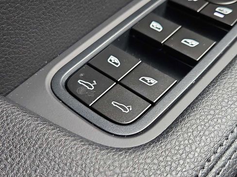 New 2026 Porsche Cayenne AWD/4WD image 25