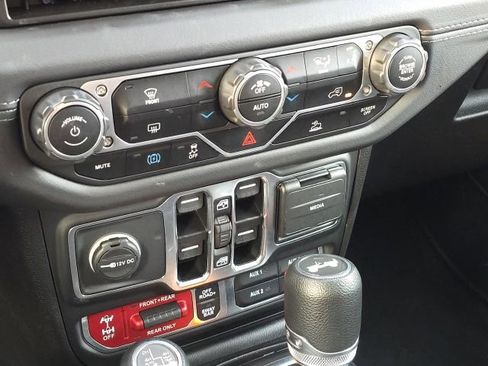 Used 2025 Jeep Wrangler Unlimited Rubicon 4xe image 33