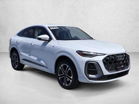 Certified 2025 Audi Q5 Premium w/ Convenience Package AWD/4WD image 3