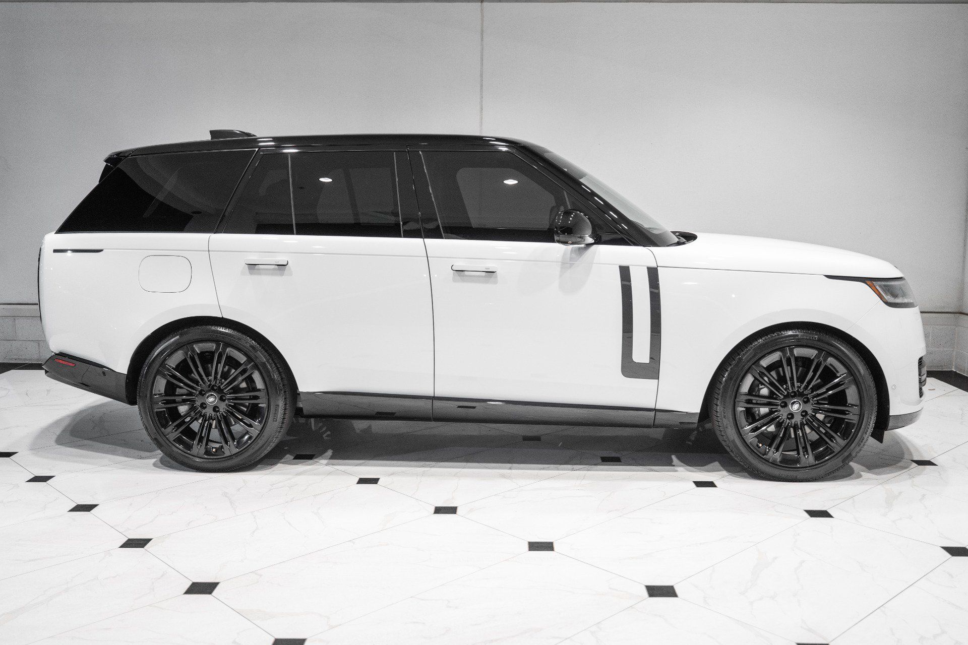 Used 2025 Land Rover Range Rover SE AWD/4WD image 6