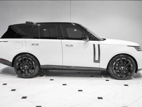 Used 2025 Land Rover Range Rover SE AWD/4WD image 6