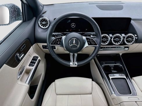 Certified 2026 Mercedes-Benz GLA 250 image 10