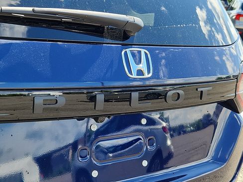 Used 2025 Honda Pilot EX-L image 31