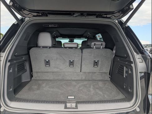 Used 2025 Chevrolet Traverse RS image 22
