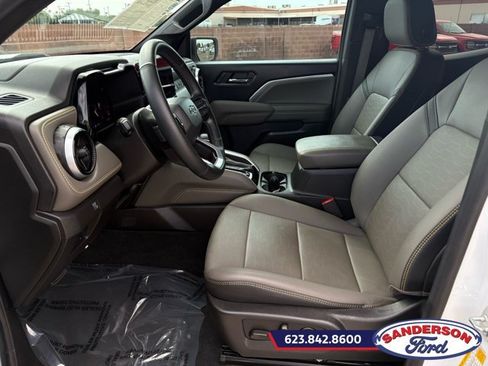 Used 2025 Chevrolet Colorado ZR2 w/ Technology Package AWD/4WD image 15