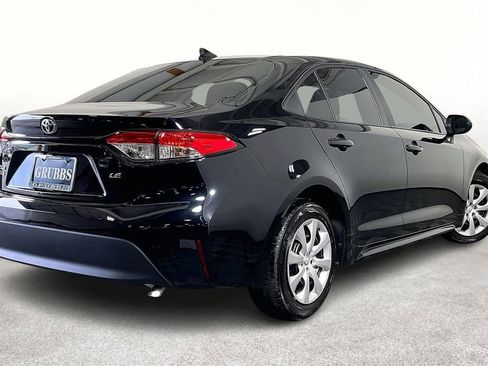 Used 2025 Toyota Corolla LE image 2