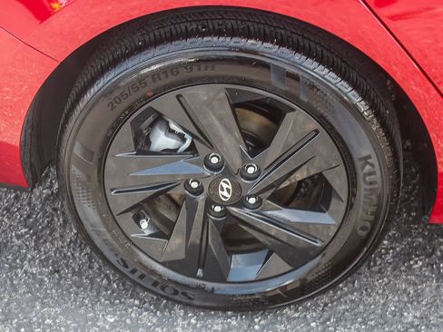 Certified 2023 Hyundai Elantra SEL image 11