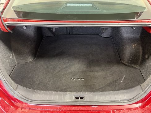 Used 2024 Nissan Altima 2.5 SV FWD image 14