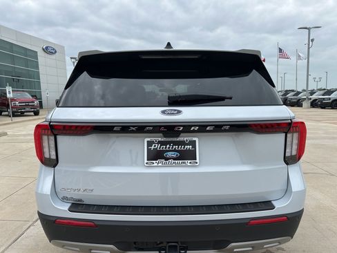 Used 2025 Ford Explorer Active w/ Active Comfort Package RWD image 28