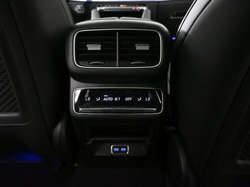 Used 2025 Mercedes-Benz GLS 450 4MATIC image 18