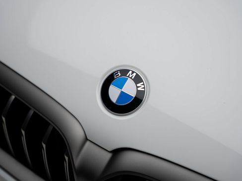 Used 2023 BMW M550i xDrive AWD/4WD image 13