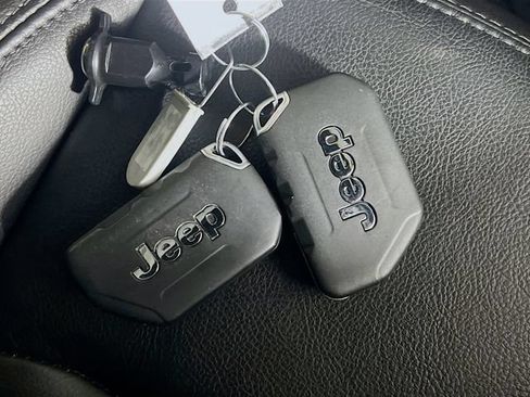 Used 2022 Jeep Wrangler Unlimited Sahara AWD/4WD image 34