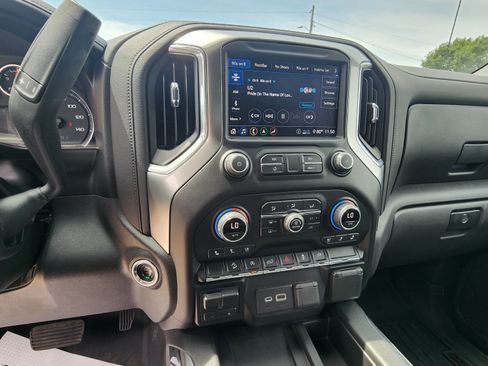 Used 2020 Chevrolet Silverado 1500 LTZ AWD/4WD image 17