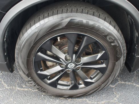 Used 2015 Nissan Rogue SV FWD image 23