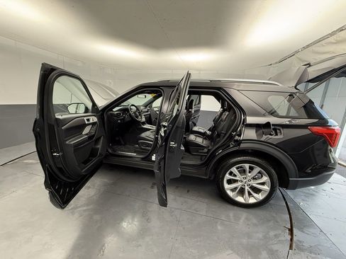Used 2022 Ford Explorer Platinum w/ Equipment Group 601A image 17