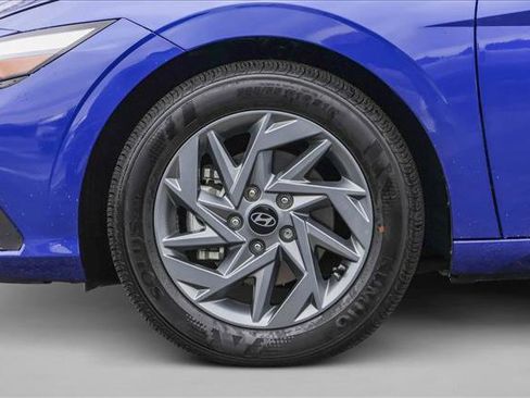 Certified 2024 Hyundai Elantra SEL image 9