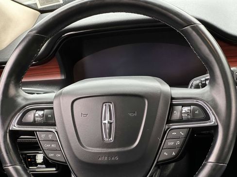 Certified 2023 Lincoln Nautilus Reserve w/ Luxury Package image 17