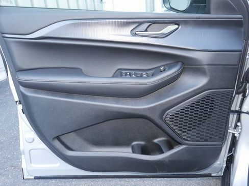 New 2025 Jeep Grand Cherokee Laredo image 12