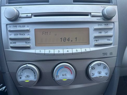 Used 2011 Toyota Camry LE FWD image 26