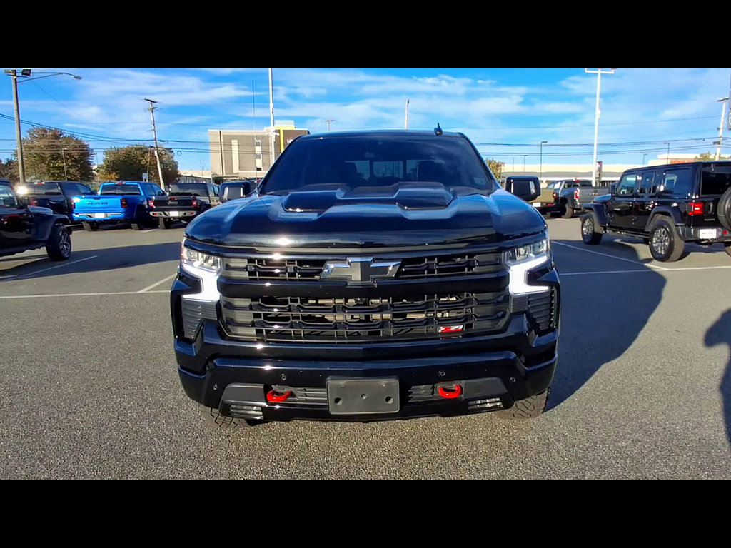 Used 2024 Chevrolet Silverado 1500 LT Trail Boss w/ LT Trail Boss Premium Package AWD/4WD image 3
