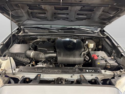 Used 2019 Toyota Tacoma TRD Sport w/ Technology Package AWD/4WD image 12