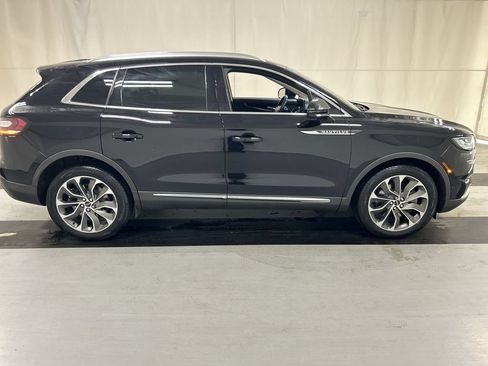 Used 2023 Lincoln Nautilus Reserve AWD/4WD image 2