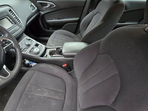 Used 2015 Chrysler 200 Limited image 3