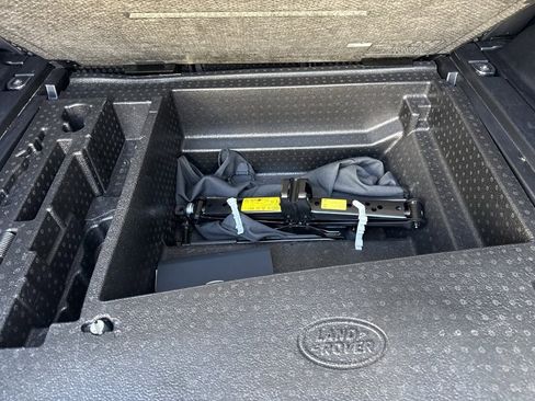 Used 2025 Land Rover Defender 110 S image 40