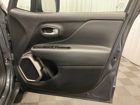 Used 2023 Jeep Renegade Latitude image 25