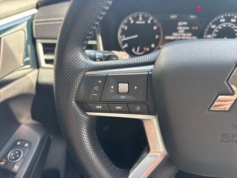 Used 2022 Mitsubishi Outlander SE image 15