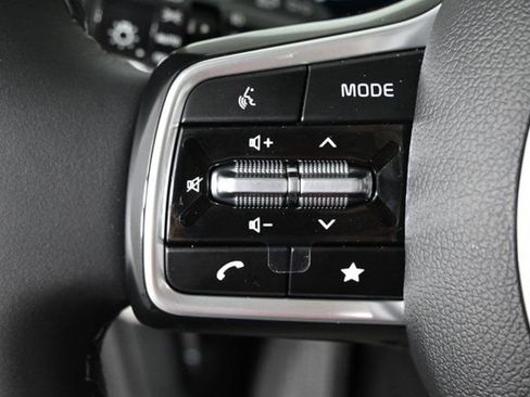 Certified 2025 Kia Sorento SX image 22