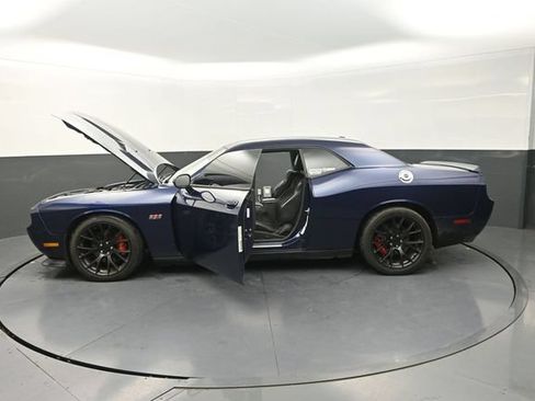 Used 2014 Dodge Challenger SRT8 RWD image 39