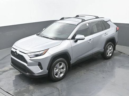 Used 2025 Toyota RAV4 XLE FWD image 30