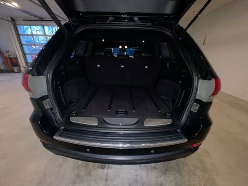 Used 2017 Jeep Grand Cherokee Limited image 24